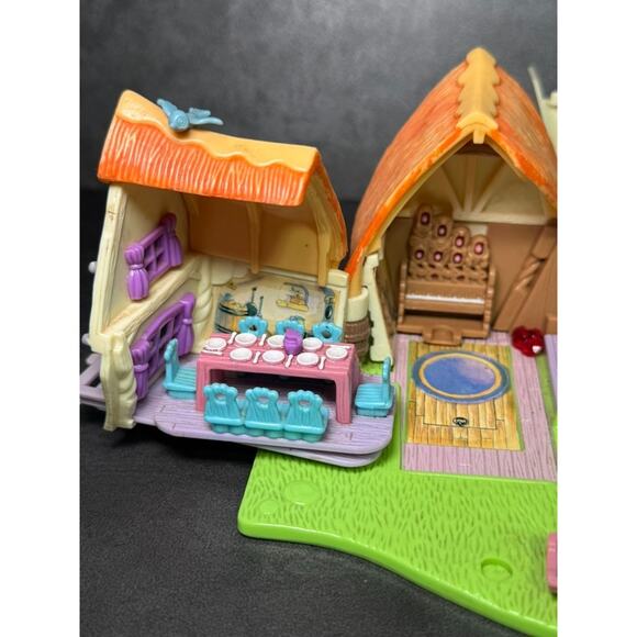 Vintage Disney Snow White Tiny Collection Polly Pocket Cottage 1995 *Works* - Picture 5 of 10